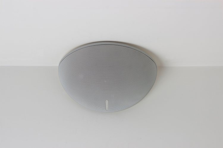 Monitor Audio V240 (White) в углу на стене