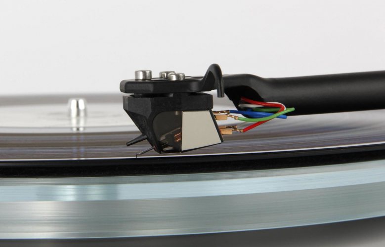 Rega Planar 3 / Nd5 Gloss Black Проигрыватель виниловых дисков